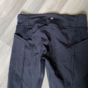 Lululemon size 6 with pockets